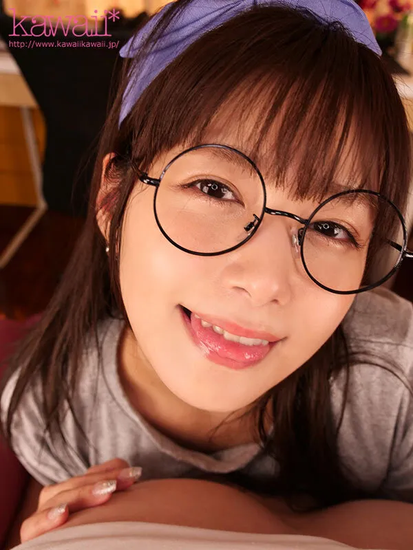 【VR】エロ漫画家‘こんぴか先生’のアシスタントに入った僕はエロネタ検証と称して夜な夜なチンポを差し出しアトリエで先生のおもちゃにされています。 紺野ひかる