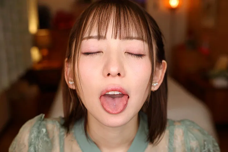 【VR】【8K VR】同窓会で再会した元彼女が婚約中のボクに迫ってきた話…西元めいさ