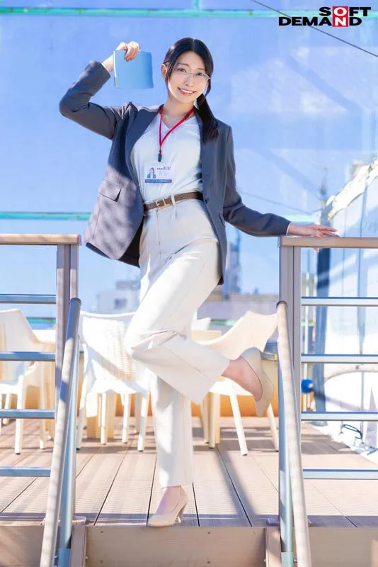 低身長の童貞くんを優しく筆おろしのはずが…実は絶倫プロ男優で止まらない激ピスに連続絶頂 秘書 守屋よしの