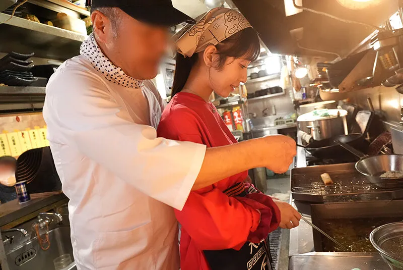 爆盛りギャル中華美人姉妹が腕を振るう行列がすごい街中華の日常とSEX！