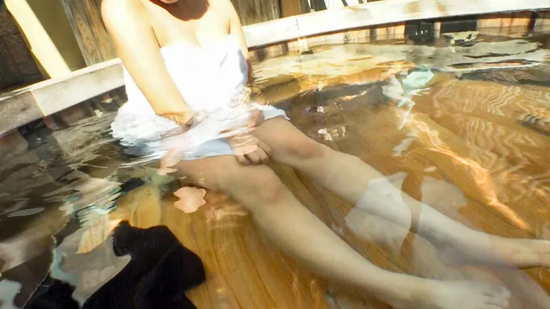 淫乱ビッチのドスケベ巨乳！露天風呂肉欲SEX