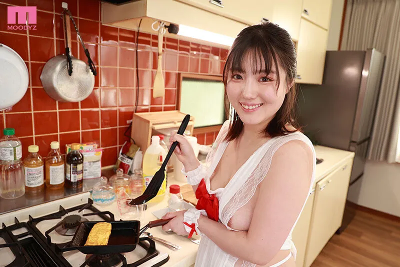 【VR】僕のお弁当を毎日作ってくれる世話焼き彼女 裸エプロンからはみ出す乳首がかわいくて料理中なのにおっぱじまっちゃった付き合いたての大学生の巨乳彼女と同棲性活 小鈴みかん