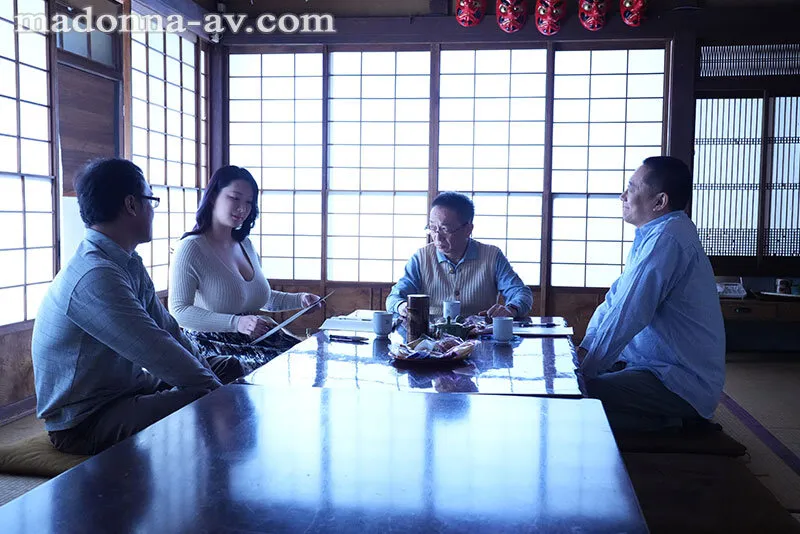 町内会の乳オナホにされた人妻 ～Nカップを躾ける中年オヤジの輪姦集会～ 城ヶ崎百瀬