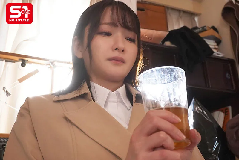 スケベに実った乳デカ不動産レディが俺のゴミ屋敷に訪問してきた。 鷲尾めい