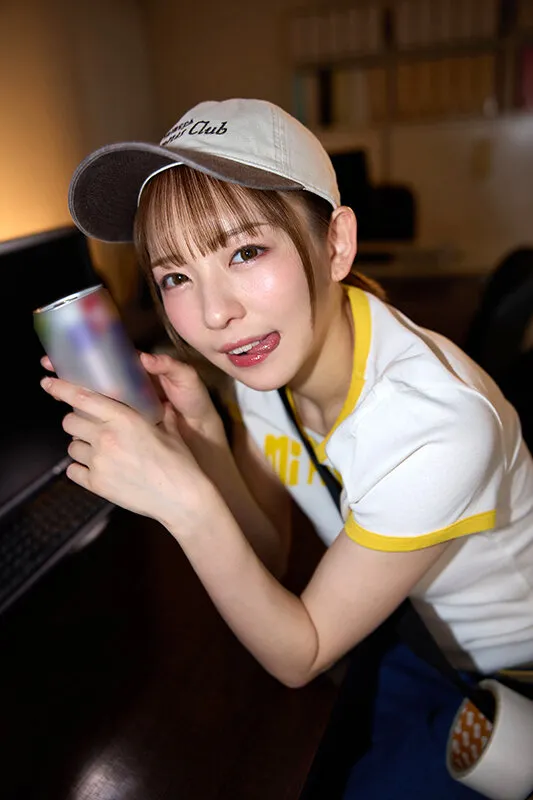 【VR】【8K VR】いつも応援してくれる後輩のボーイッシュADと会社でサシ飲み午前2時。この後、密着ハグして唇腫れるほどベロキスしたし、ゴムも付けずに滅茶苦茶中出しセックスした。 めいさちゃん