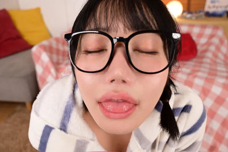 【VR】【8K】地下ドルの唾液たっぷり◆キスキス騎乗位VRベロチュウ接近・唾飲み放題・圧倒的多幸感【裏OP・初回限定】真面目な地下ドルのエロすぎる濃厚体液交換にトロけ過ぎて沼ってしまった僕『やや』