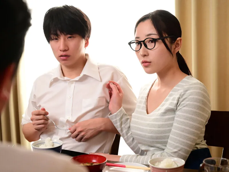 僕の巨乳ママは僕だけに過激サービスしてくれる家庭内おっパブ嬢になりました。北野未奈