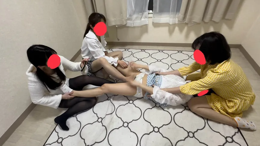 3人がかりの電気アンマ＆くすぐり！ターゲットにされたまいちゃん