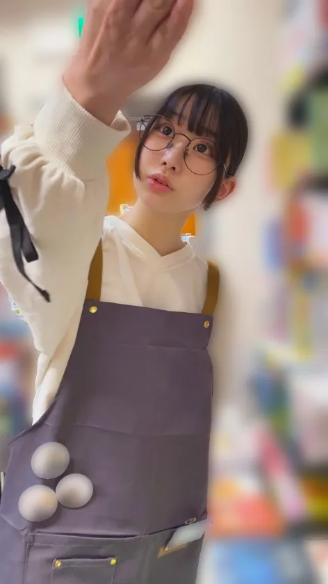 A【メガネ女子アニメショップ店員】