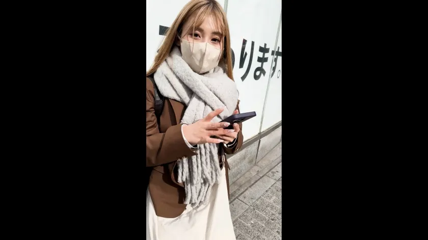 SNSで承認欲求を満たすエロギャル19歳！ 制服コスプレの美少女へおパンツずらし挿入→コスプレドレスでおまんこ広げて生中出し！！