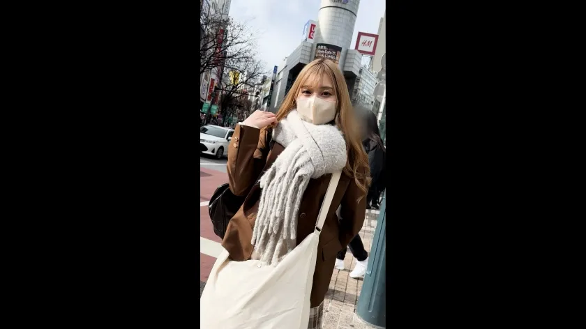 SNSで承認欲求を満たすエロギャル19歳！ 制服コスプレの美少女へおパンツずらし挿入→コスプレドレスでおまんこ広げて生中出し！！