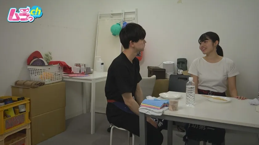 カップル部屋REC 最近ご無沙汰してた大好きな彼氏と休憩時間が被ったら…誰か来るかもしれないのにお股びしょ濡れにして我慢できずにバイト先でヤっちゃうむっつりスケベ女子大生 八森わか菜