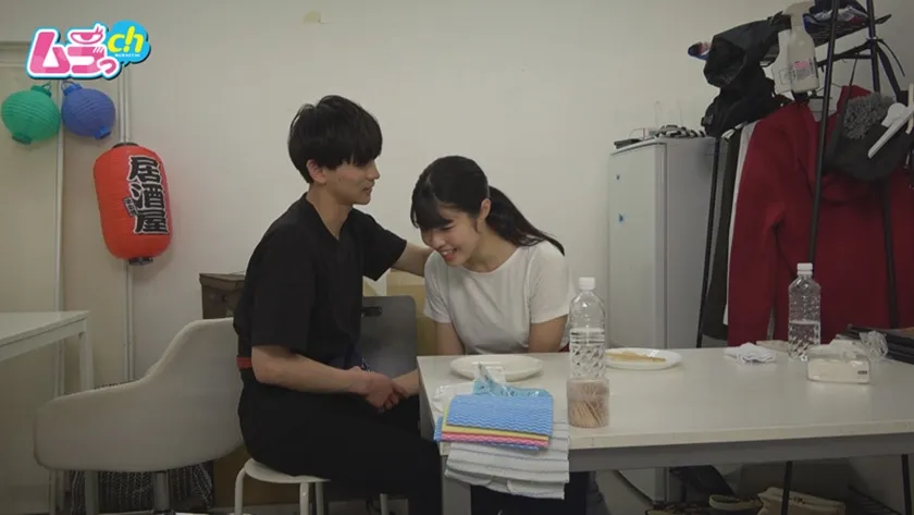 カップル部屋REC 最近ご無沙汰してた大好きな彼氏と休憩時間が被ったら…誰か来るかもしれないのにお股びしょ濡れにして我慢できずにバイト先でヤっちゃうむっつりスケベ女子大生 八森わか菜