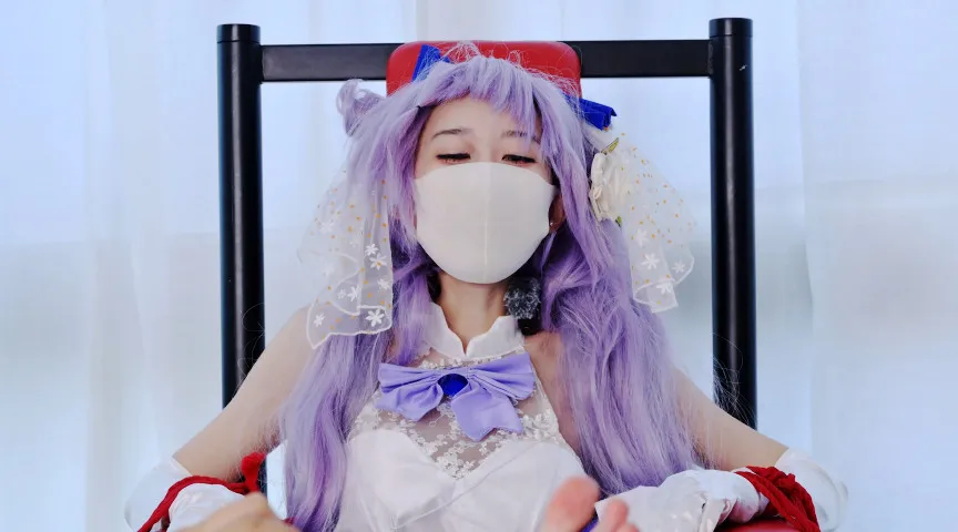 国民のアイドルと化した王女にくすぐりご奉仕