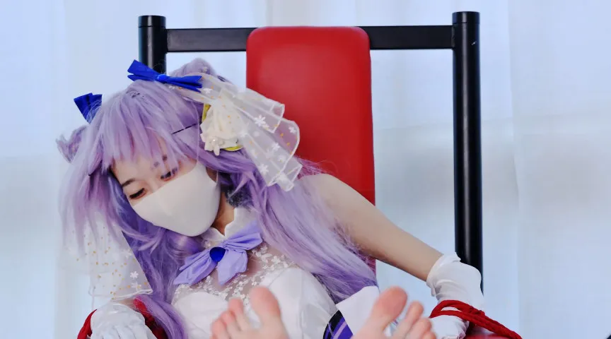 国民のアイドルと化した王女にくすぐりご奉仕