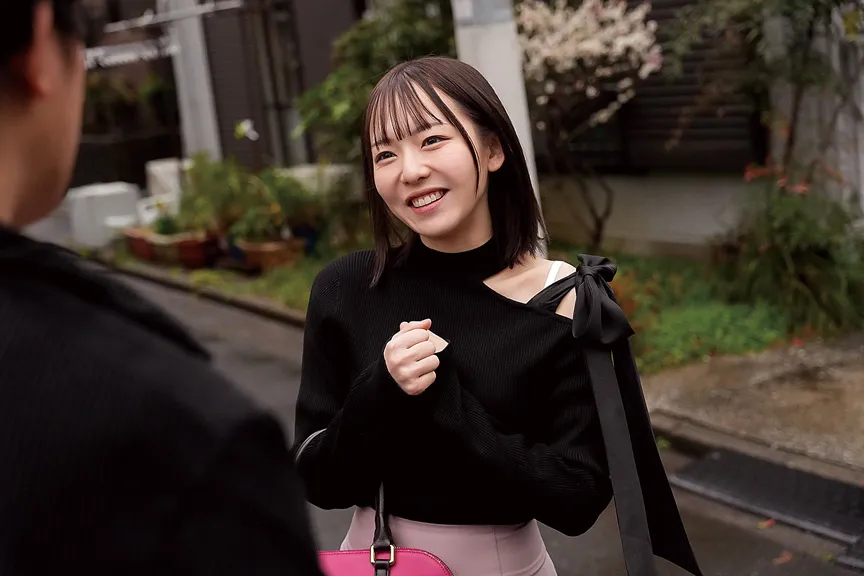 十年ぶりに再会した清楚だった同級生は色気漂う淫乱女に変貌していた！ 西元めいさ