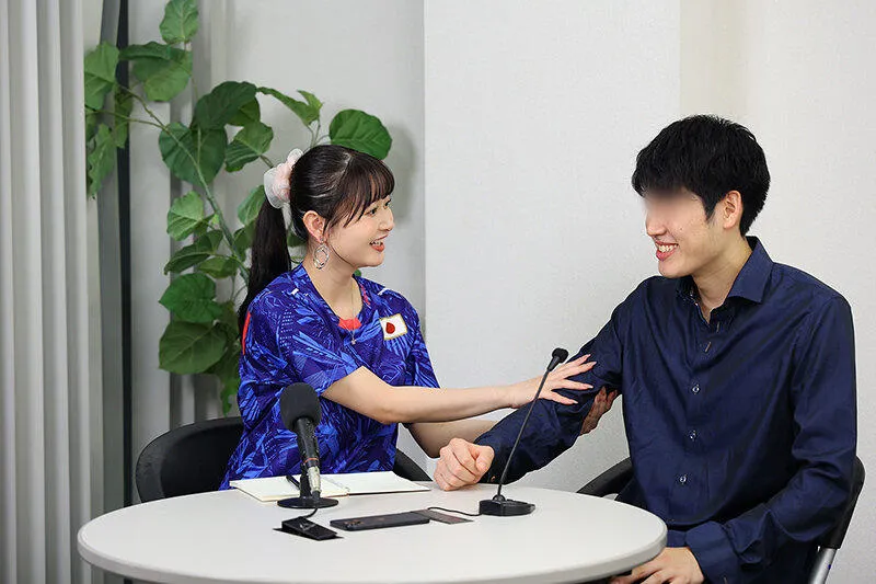 サッカー番組で大人気！同じテレビ局で働く幼馴染のキャスターが週刊誌にすっぱ抜かれた！僕が最初に好きだったのに（BSS）、実はサッカー選手やプロデューサーと誰とでも寝るただのヤリマンで、、、 静河