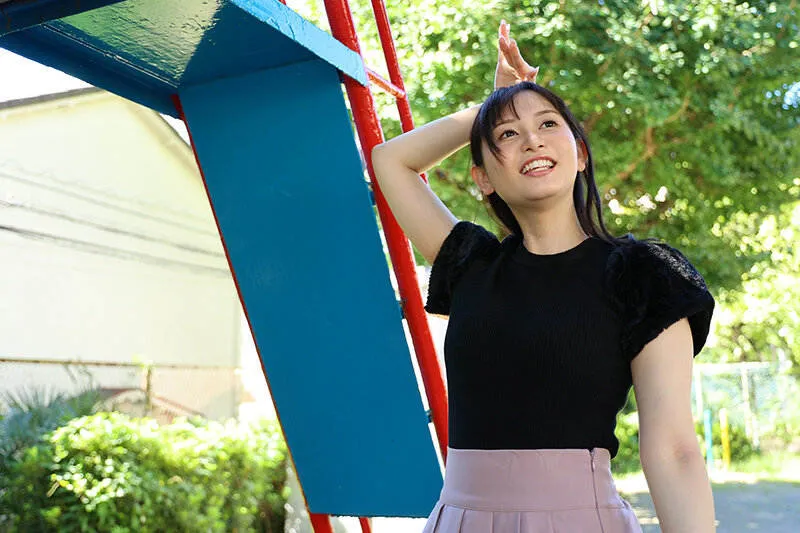 サッカー番組で大人気！同じテレビ局で働く幼馴染のキャスターが週刊誌にすっぱ抜かれた！僕が最初に好きだったのに（BSS）、実はサッカー選手やプロデューサーと誰とでも寝るただのヤリマンで、、、 静河