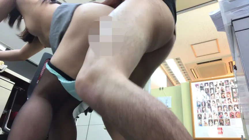 【個人撮影】職場のオフィスで事務の娘とヤっちゃいました☆ みとちゃん