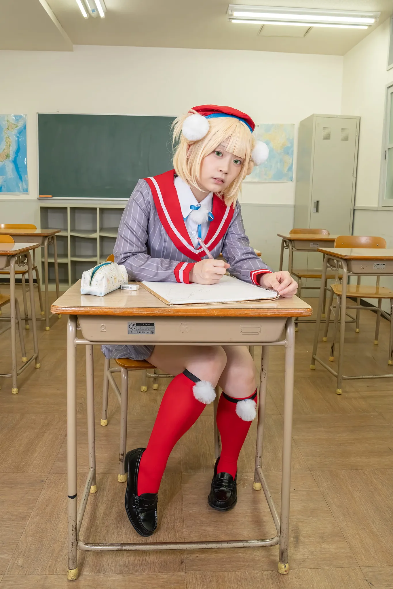 【しぐれうい】【塩めろん。】うちの担任が私でシコってるのを見て授業に集中できない