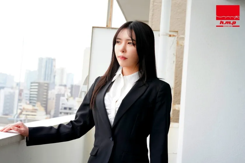 終電逃して後輩 OL の部屋に泊まったらフル勃起ムラムラ状態に!ノーブラ密着添い寝で巨乳ツンツン誘惑され夜通しハメまくった 黒島玲衣