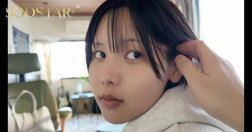 「3日間すっぴんで過ごす彼女と休日4SEX」付き合って1ヵ月の僕らは仕事終わりの金曜日に僕の家の最寄り駅で待ち合わせをして、初めてお泊りをした。翌日彼女は帰る予定だったけど、まだずっとそばにいたくて、週末はずっと僕の家でSEXをしていた。そんな何の変哲もない恋人同士のありふれた休日記録。 柴崎はる