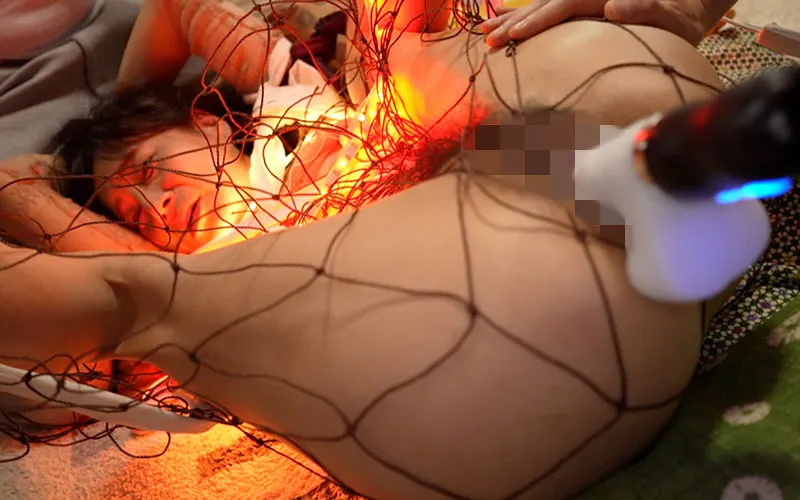 素人の縛り生中出し【敏感イキ狂い痙攣妻編】お隣の優しい奥さんが料理のお裾分けをくれたので、カラダも一緒に食べてあげました。