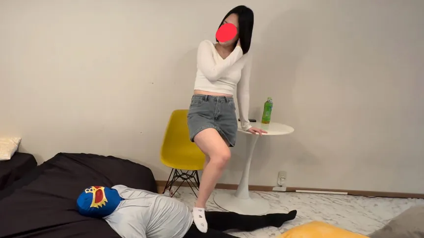 憧れのふみな先輩に頼まれた仕事をミスって電気アンマでお仕置きされる新入社員の俺