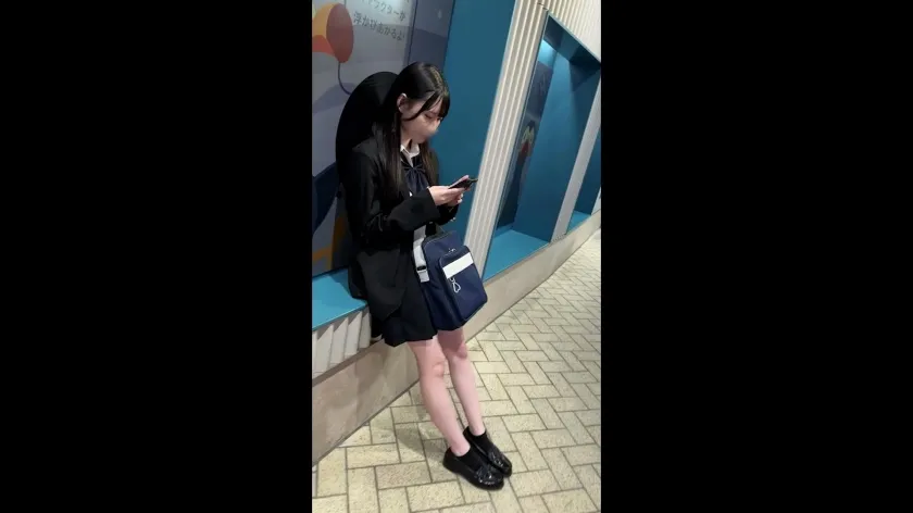 卒業記念！裏垢スレンダー女子りりか19歳 SNS強豪校出身の裏垢女子が援交ハメ撮り中出し！