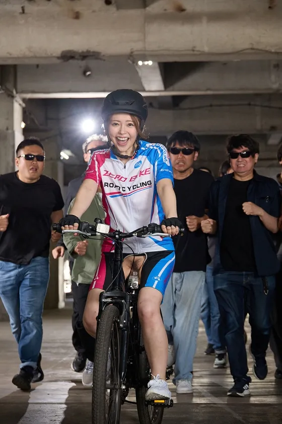 【SHIGEKI×SODSTAR】これが限界ギリギリ公然露出潮吹き 小倉由菜アクメ自転車がイクッ！【特典映像 ピストンバイブ証明写真付】