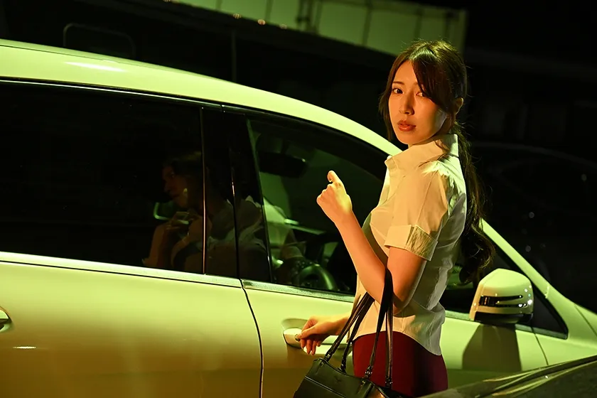 性欲異常者からザーメンを一滴残らず搾取する底なし射精管理執行官 あかね麗