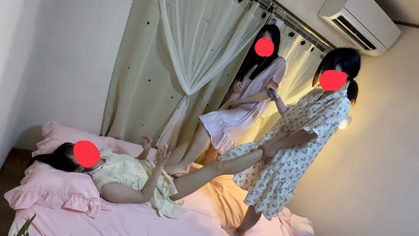 みーなちゃんの反撃！寝てるららちゃんとキキちゃんに電気アンマの不意打ち！マッサージ器と鼠径部くすぐり