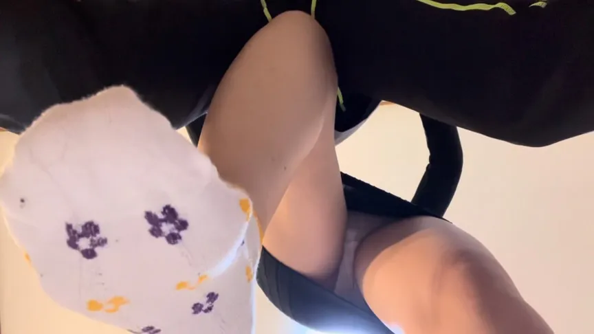 衣織さんの高速電気アンマでM墜ちさせられる… 1分声出すの我慢して？→10秒で声が出てしまう