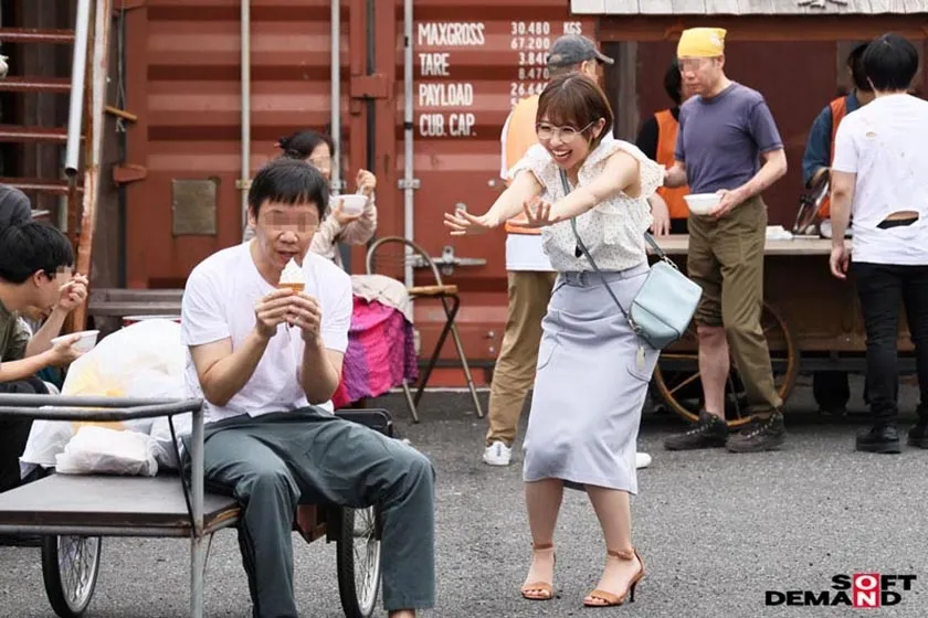 時間を止められる女は実在した！ 真面目すぎる地味OLはくっさいチ×ポが大好きだった！特殊性癖ザーメン搾取後、おしっこマーキング！編 宍戸里帆