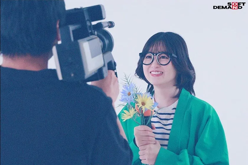 【枕営業強要レイプ】伝説の昭和アイドル おじさんボイトレ講師による喉奥拡張イラマ映像が流出。 門倉すず