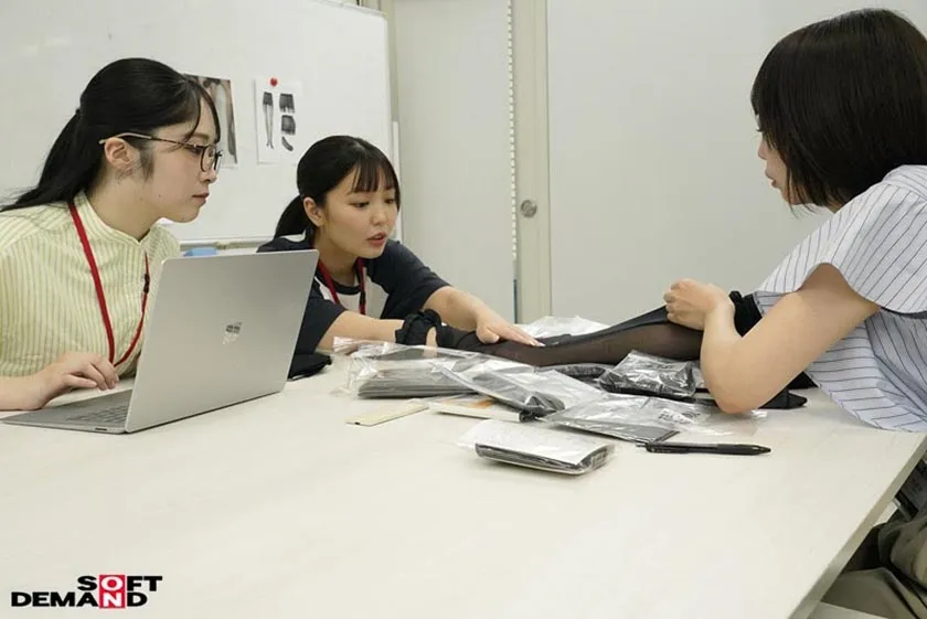 男子社員は黒パンスト尻オナホを試して改善点を提出して下さい SOD女子社員新商品開発記録 阿南佳奈美 大野茅冬 岩ヶ谷暁美