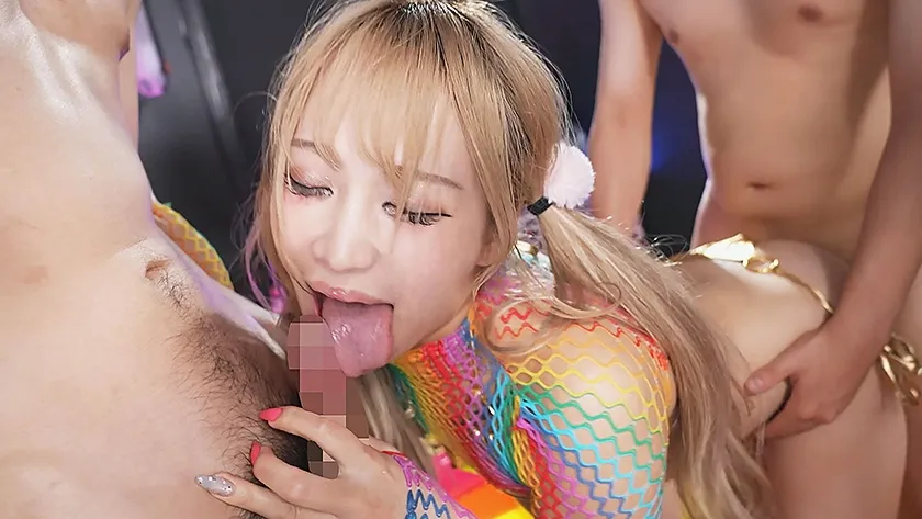 潮まみれギャル★汗だくびちゃびちゃ潮吹き中出しSEX！！彼氏のいいなりになって5P乱交も！？ (メスガキ33) 綾波れん