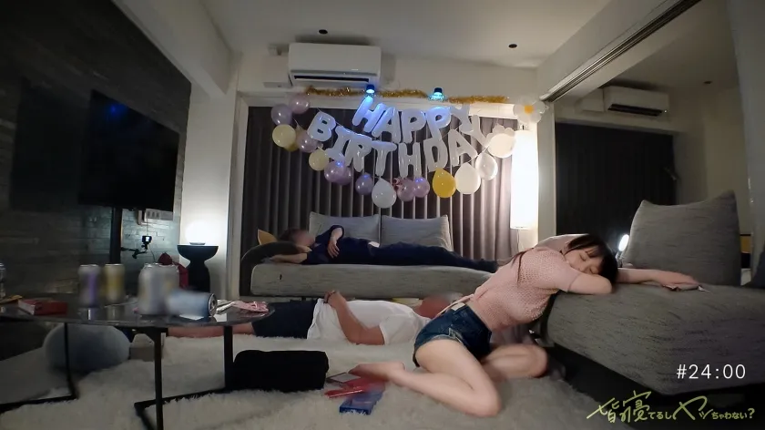 【勘違いイキりキョロ充カス大学生×JD】【新シリーズ】バレたらアウトの密室えっち！「しーっ♪こういうのドキドキするよね///」「皆寝てるしヤッちゃわない？」バ先のマドンナが寝てるバイト仲間を起こしてベロキス誘惑…！！ちょっとだけのつもりが感度が良すぎるせいで手マンでもピストンでも爆潮で部屋が潮びたしwwムラムラしすぎて､ずずジュポフェラでヤリバレ寸前wwwザー●ンの匂いでバレちゃうからって中出しOKってマジ？wエロがりすぎだろ！！顔可愛いのにド変態じゃんwww