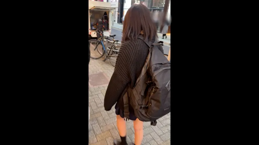 芋っぽさがまだ少し残る今話題のアイドル研究生。日々のレッスンから解放され都内デート後に彼氏と処女喪失！？