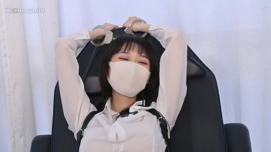 潜入に失敗しくすぐり責められまくったガールズバー店員