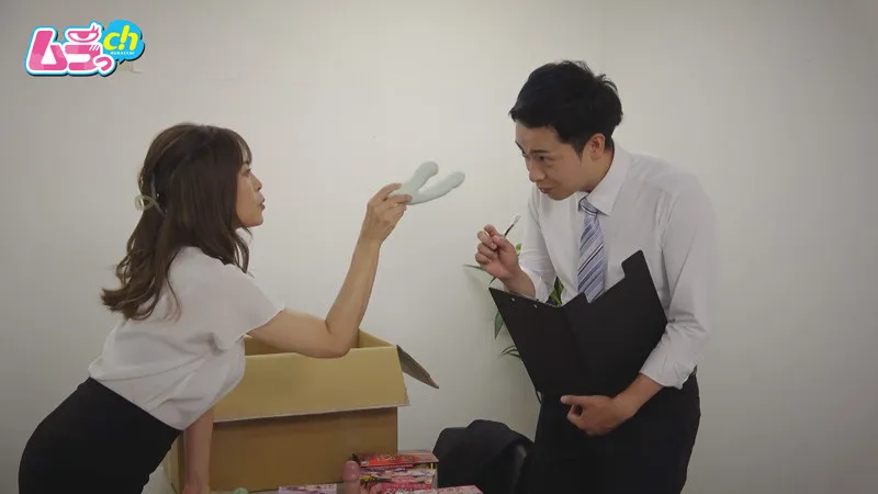 ニンゲン観察 業務中にエロいことするのは当然！？アダルトグッズメーカーに転職したら、試作品テストと称して自社開発のオモチャで女上司に弄ばれてしまいました。