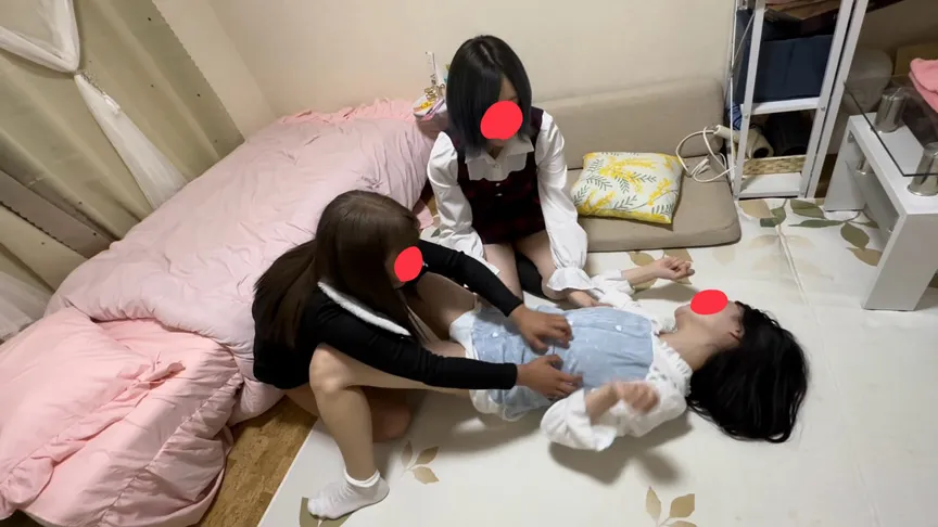 妹のゆうなが狙われた！ギャル2人に押さえつけられ電気アンマ＆くすぐり地獄