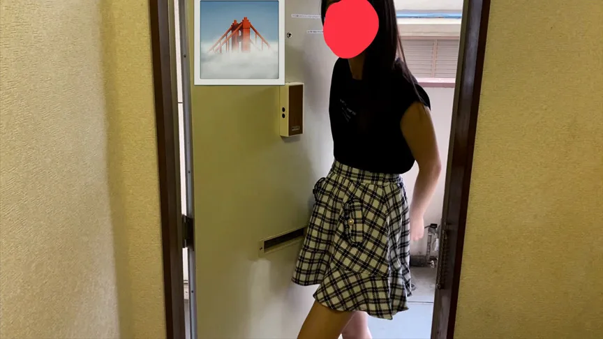 デリヘル呼んだら「りな＠あしうらの子」という有名な子が来て電気アンマと多彩な足責めで逝かされM墜ち久しぶりのデリ！HPを見てウキウキしながら待っていた