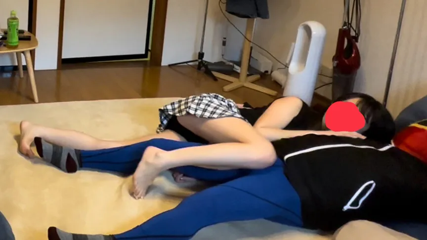 デリヘル呼んだら「りな＠あしうらの子」という有名な子が来て電気アンマと多彩な足責めで逝かされM墜ち久しぶりのデリ！HPを見てウキウキしながら待っていた