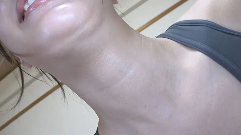 水端あさみ 神陸上ウェア スポーツ日焼けから筋肉美女アスリートの秘部を隠してきたウェアを巨乳や美乳パイパンや剛毛娘に着せジョリワキやハミ毛を堪能。陸上ユニホーム女子の太腿やお尻や着衣放尿まで！！身体にフィットするウェアのキワキワを超接写＆完全着衣でハメ撮り