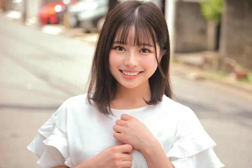 素人女子大生限定！パンティ素股でカチカチち●ぽがアソコに擦れて赤面発情！クロッチは恥ずかし汁まみれ！そのまま生で擦り合わせて、ヌルヌルワレメに結局つるんっと入って生中出し！！ウブなハニカミ娘編 りむ ちはる