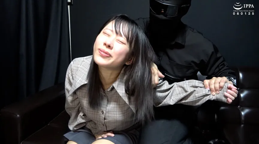 「うさぎ系女子くるみちゃんが全身ガチガチだったのでそれっぽく言いくるめてくすぐってみた！」WAKA－088甘井くるみ（1）