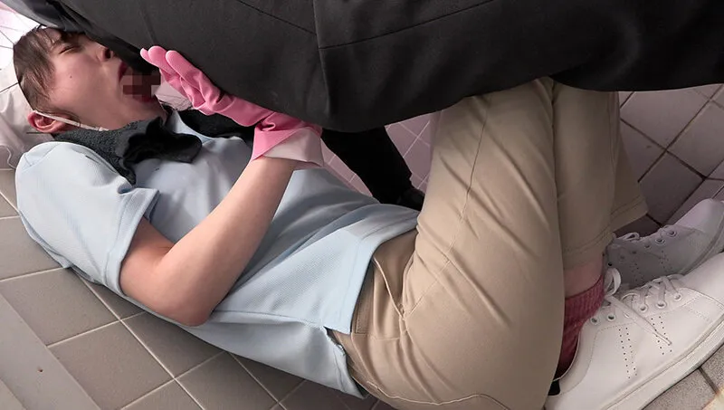 精液ごっくん清掃員。断れない性格の私は、仕事場で何人ものチンポをしゃぶらされ、精液を飲まされています…。 白石もも