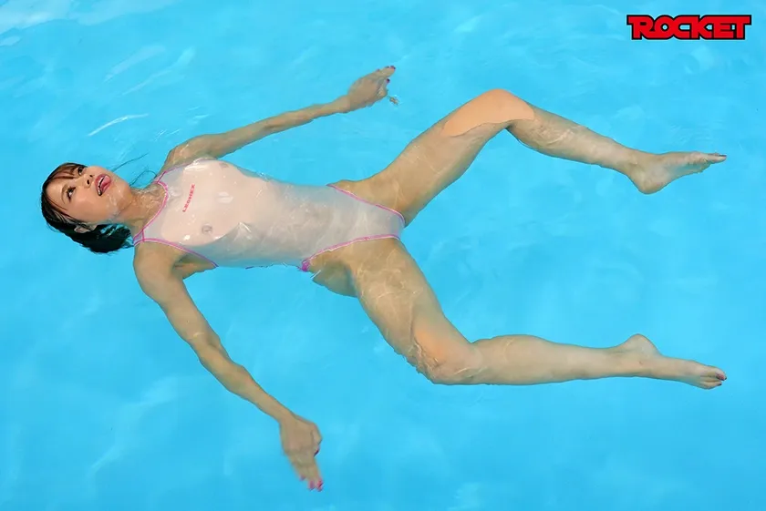 現実世界で突如アヘ顔フリーズバグ 3 ゲームの世界でよくある突然固まって動かなくなるが日常でしかもアヘ顔で起こったら！？ 椿りか 新セリナ 広瀬なるみ 岸永みりな