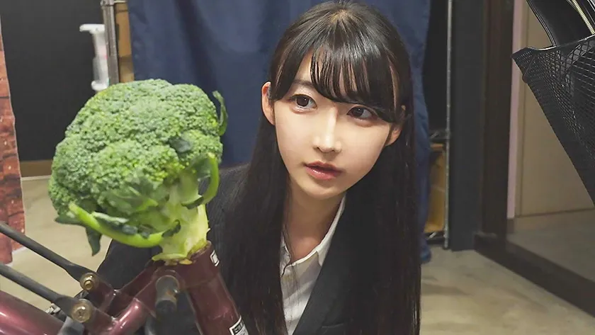 近所に住む美人なデカ尻OLの自転車サドルに悪戯 杭打ちピストンで欲情中出し3P(メスガキ35) 雪代美鳳